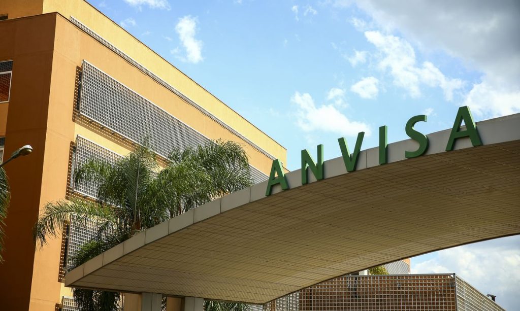 Anvisa suspende venda e uso de lotes de medicamentos para hipertensão e câncer de mama