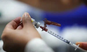 Vacina do Butantan não é aplicada em crianças; imunização infantil segue com Qdenga