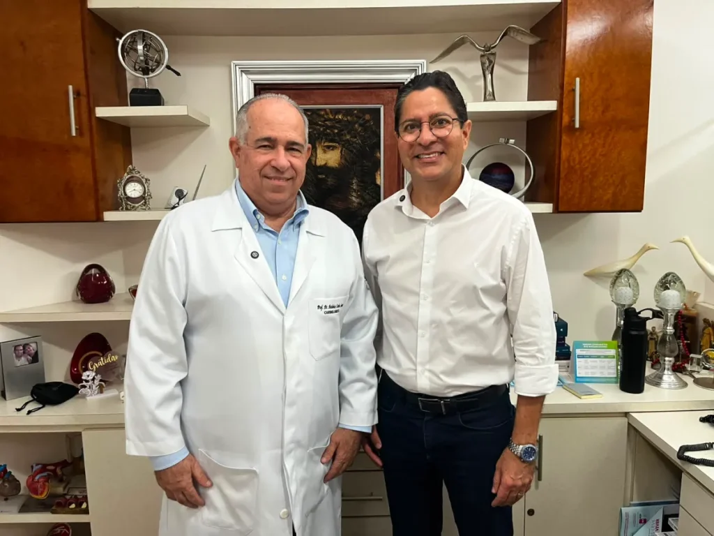 Ricardo Marques visita professor Antônio Carlos e discute desafios da saúde em Sergipe