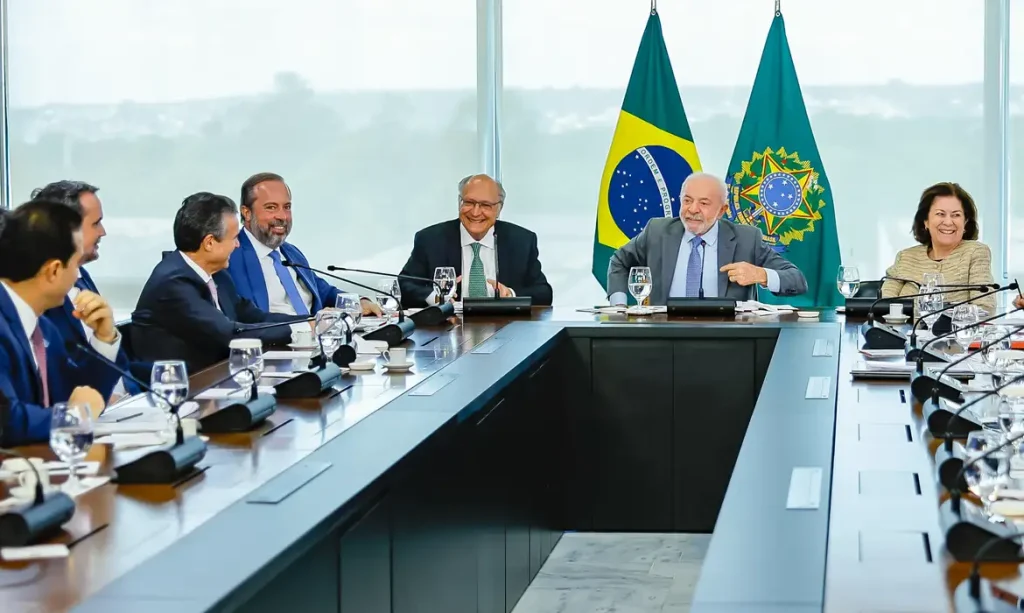 Governo propõe elevar mistura de etanol anidro na gasolina de 30% para até 32%