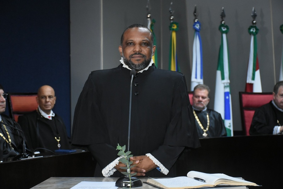 Kleidson Nascimento dos Santos toma posse como desembargador do TJSE