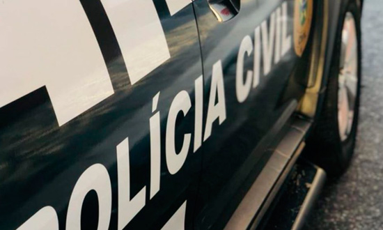 Mulher é presa por tentativa de homicídio de companheiro de 80 anos a golpes de facão