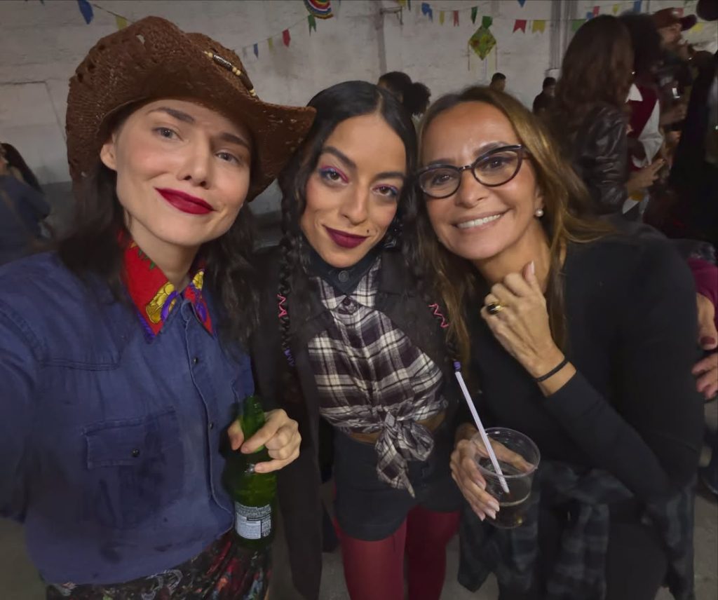 Letícia Colin mostra festa junina do elenco de “Quem Ama Cuida”: “Que Anarriê foi esse?”
