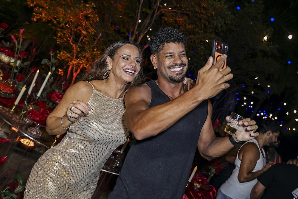 Viviane Araújo comparece ao casamento de Xande de Pilares em Xerém e comenta enredo do Salgueiro para 2027