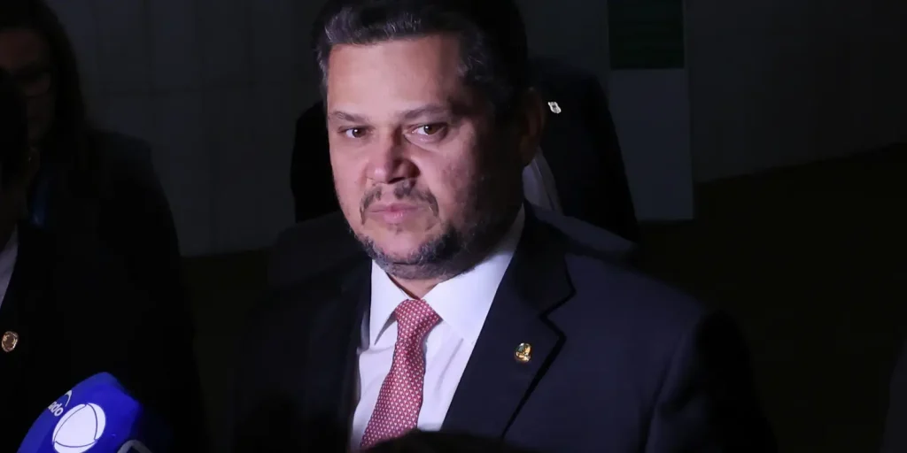 Alcolumbre defende Wagner após PF deflagrar operação contra senador