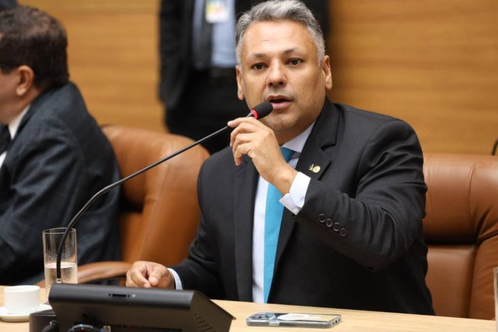 Alese aprova lei que garante recarga de carros elétricos em condomínios