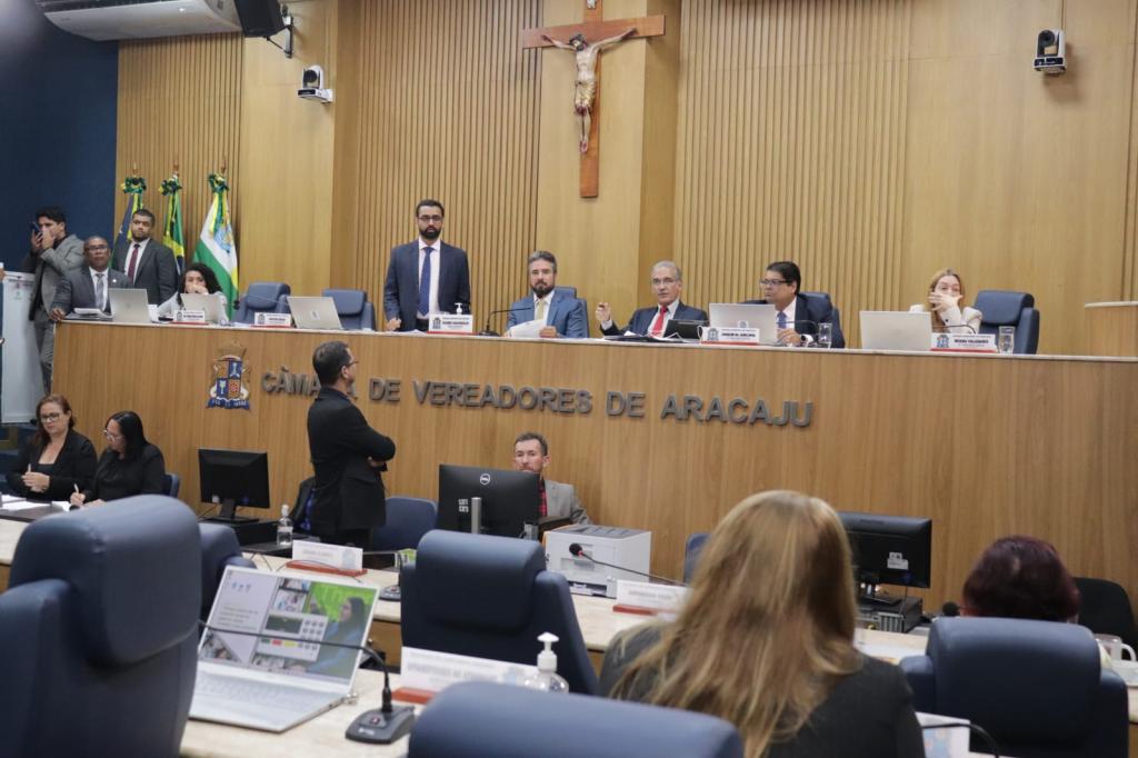 Aracaju aprova isonomia para professores e novo fundo de cultura
