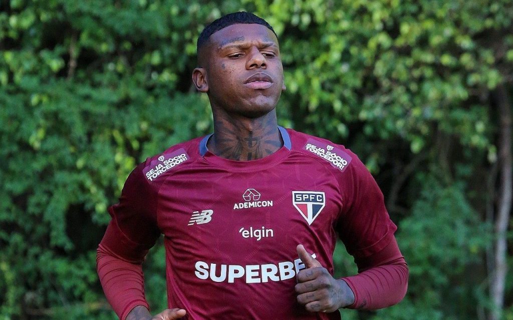 Arboleda pede desculpas à torcida do São Paulo e revela luta contra depressão