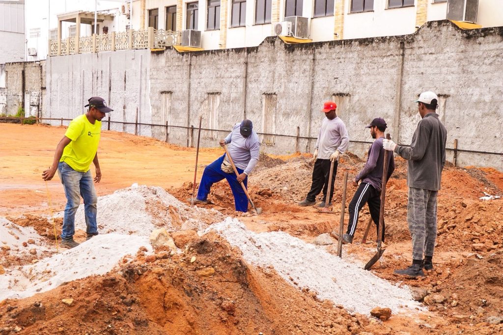 Assistidos pela Casa de Passagem Freitas Brandão conquistam emprego na construção civil