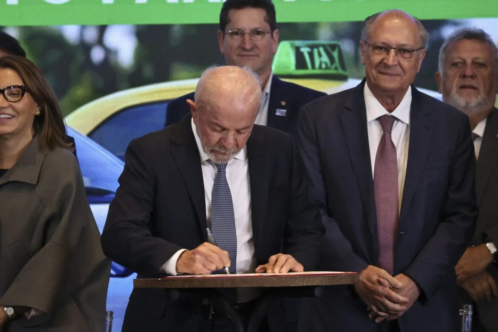 Ata do Copom pode acalmar mercado após corte da Selic gerar incertezas