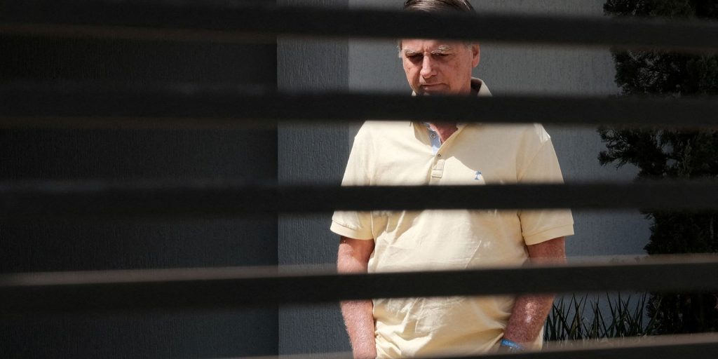 Bolsonaro depõe sobre apreensão de arma durante blitz em Taguatinga
