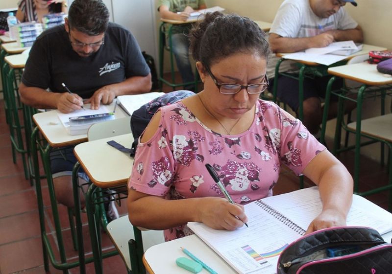 Brasil tem menor analfabetismo desde 2016 e alfabetiza 600 mil