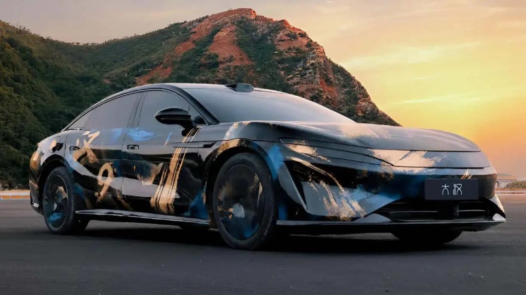BYD lança sedã elétrico com até 1.008 km de autonomia em 2026