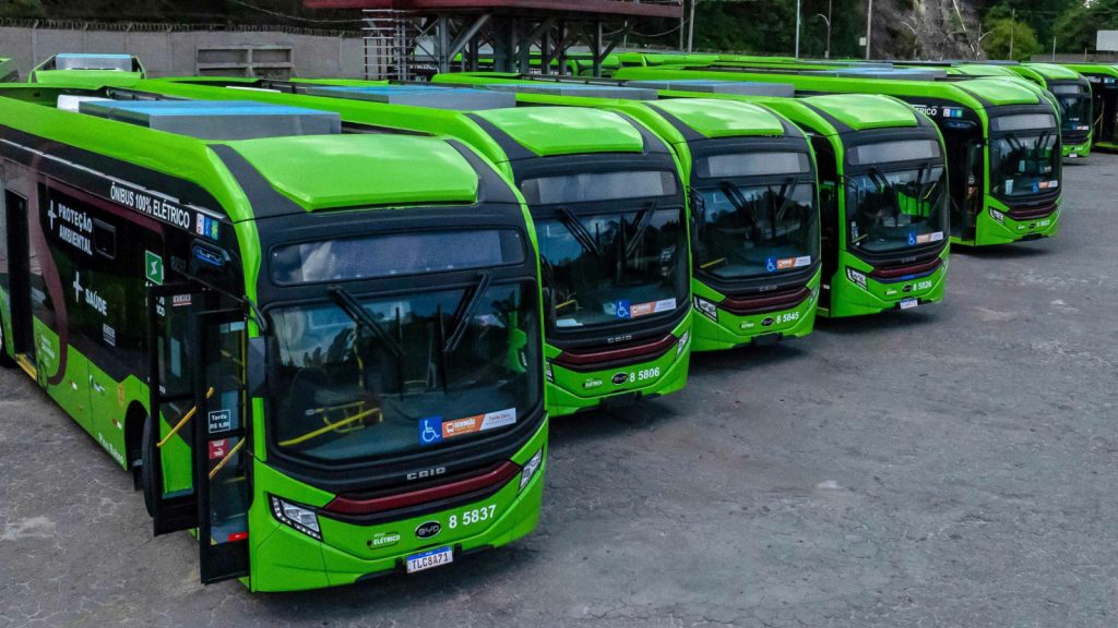 BYD realiza maior entrega de ônibus elétricos da história em São Paulo