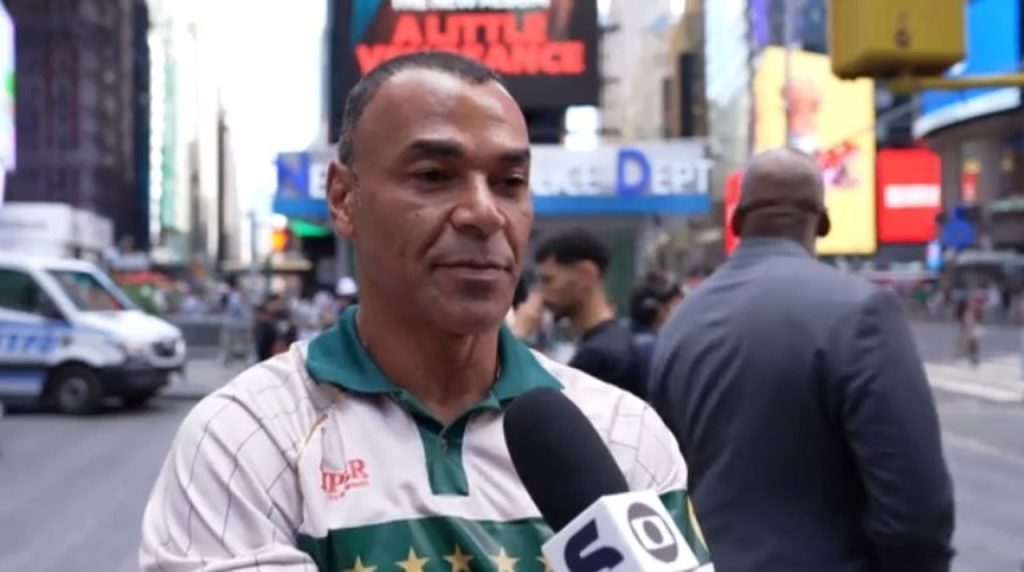 Cafu vê problema coletivo na Seleção e descarta crise nas laterais