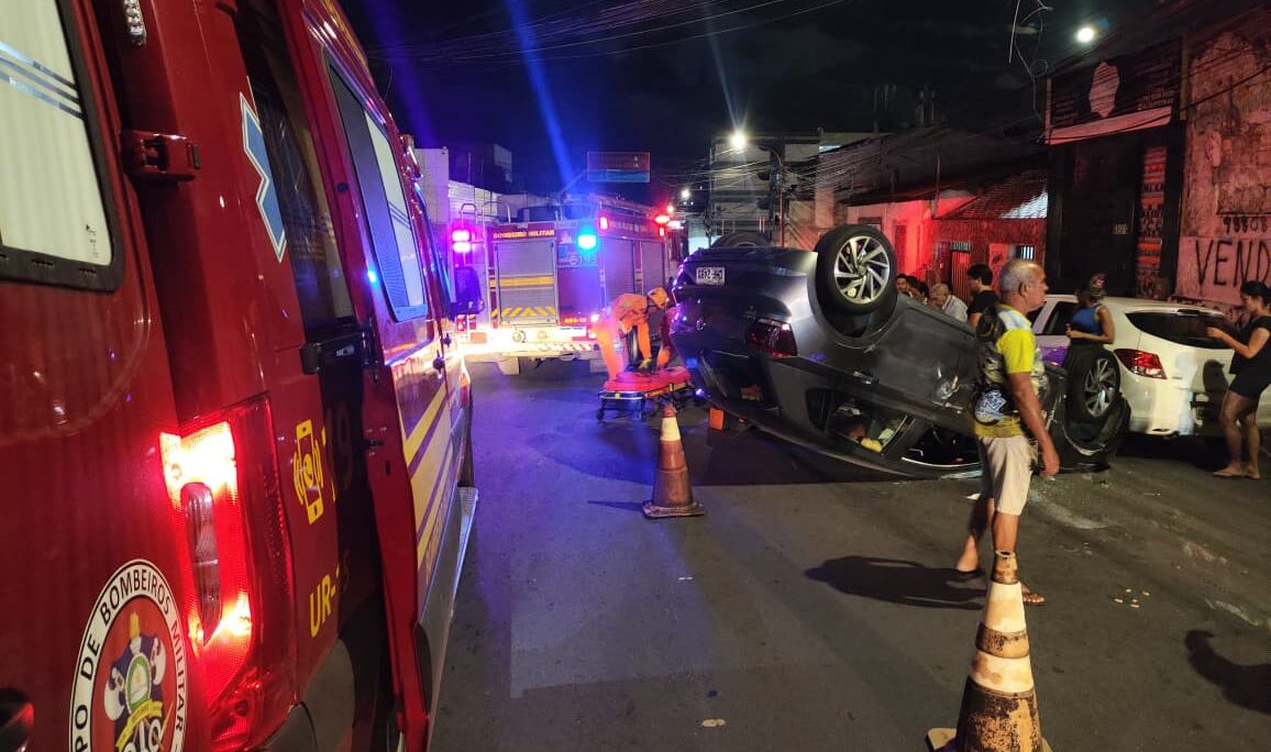 Idosa fica ferida após veículo capotar no Centro de Aracaju 1 carrocapota_centrodearacaju_fotocbmse-e1780404687591