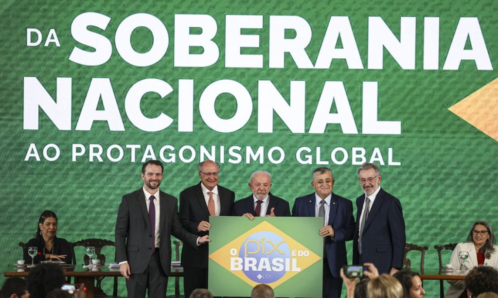Durigan reafirma defesa da soberania e diz que Pix seguirá sob controle do Estado
