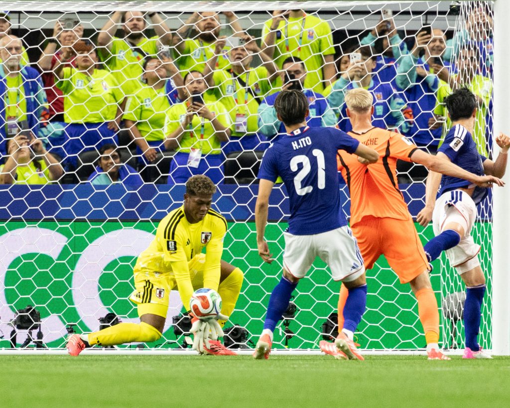 Copa do Mundo: Fifa enche camarotes vazios com voluntários em jogo da fase de grupos