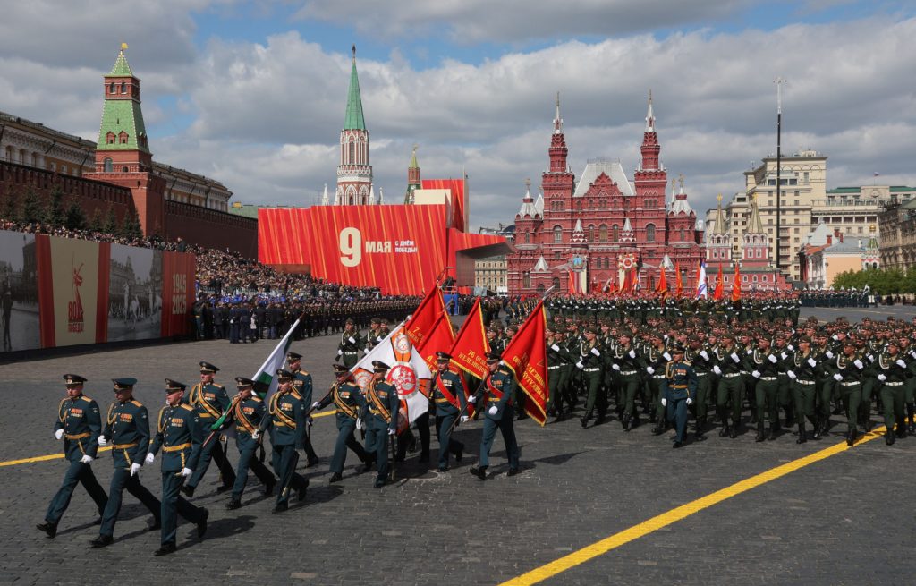 Drones ucranianos penetram defesas de Moscou e atingem refinarias