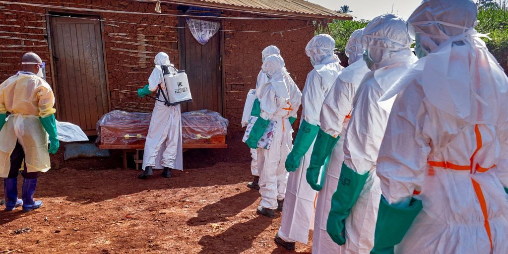 Ebola avança no Congo com guerras e colapso na cooperação global