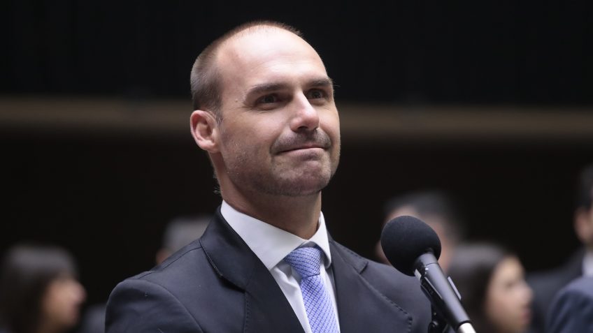 eduardo-bolsonaro-pede-a-trump-san-es-contra-ministro-alexan-20260617