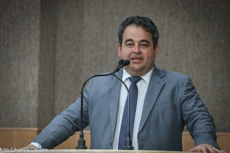 Emília deve indicar Vinicius Porto como líder do executivo na Câmara