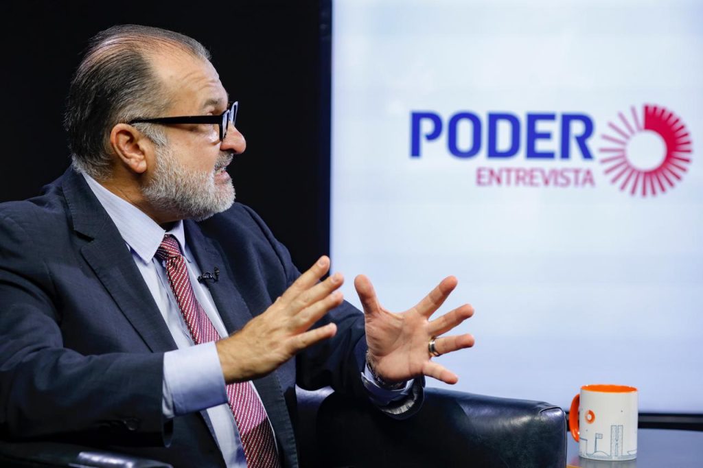 Empresas chinesas querem investir em ferrovias brasileiras nos leilões de 2025