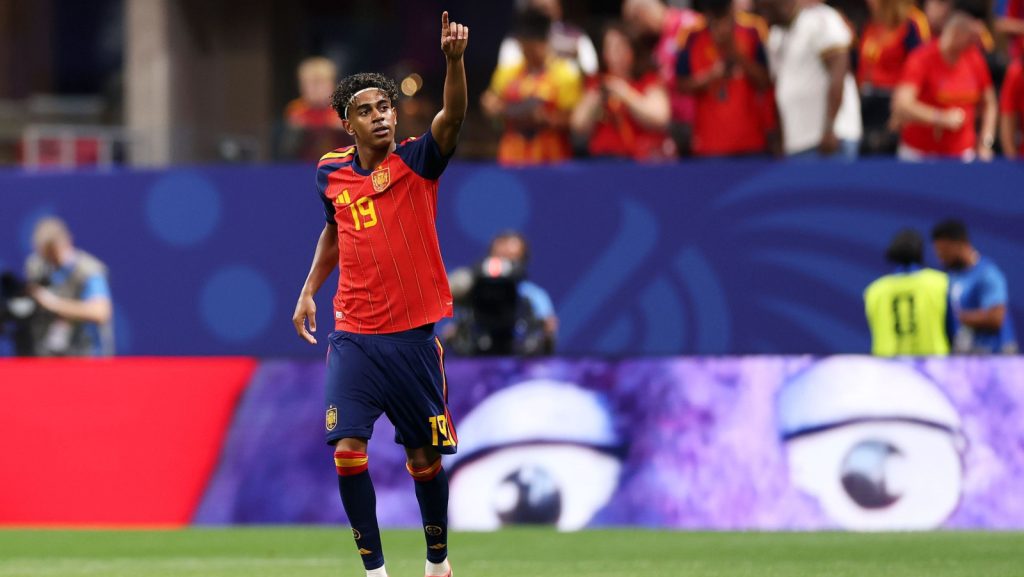 Espanha massacra Arábia Saudita com show de Oyarzabal na Copa