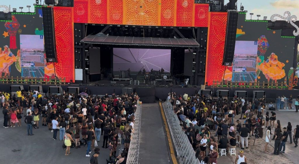 Fãs madrugam na Orla da Atalaia para garantir lugar no show de Luan Santana