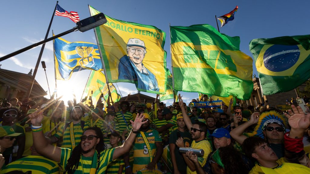 Famosas exibem looks verde e amarelo para jogo do Brasil na Copa