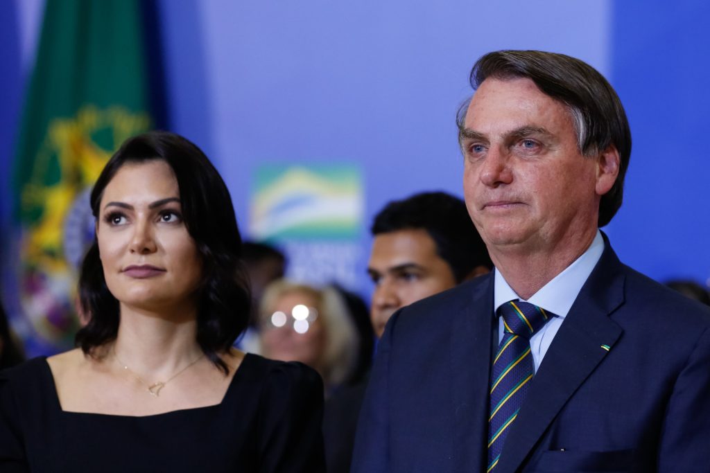 Fernanda Bolsonaro defende Flávio após atrito com Michelle em redes sociais