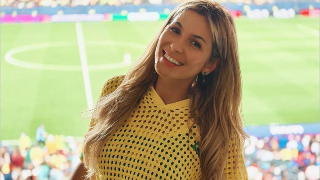 Filha de Zé Felipe reclama de chamada cortada durante Copa