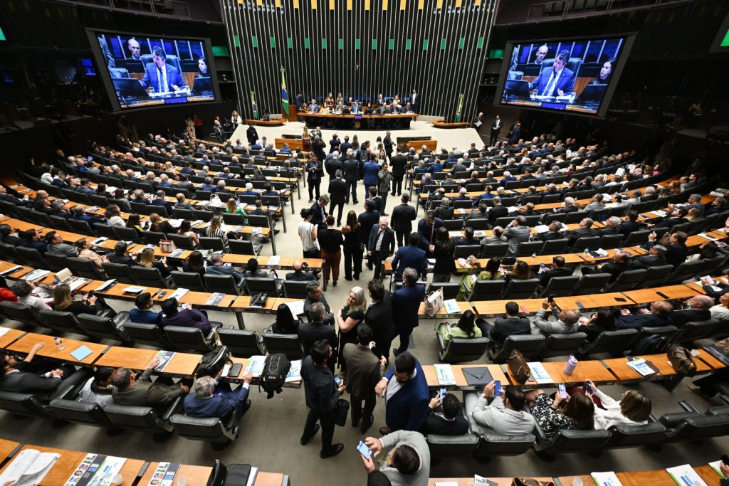 Fim da escala 6×1 pode custar caro à economia, alertam especialistas