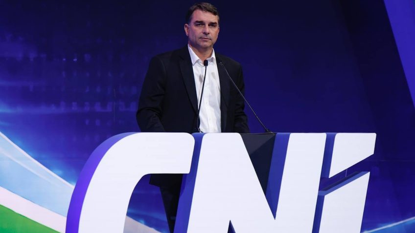 Flávio Bolsonaro compara governo Lula à guerra entre Rússia e Ucrânia