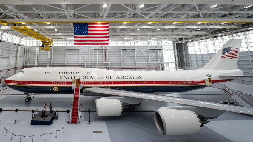 Força Aérea dos EUA revela novo Air Force One doado pelo Catar a Trump