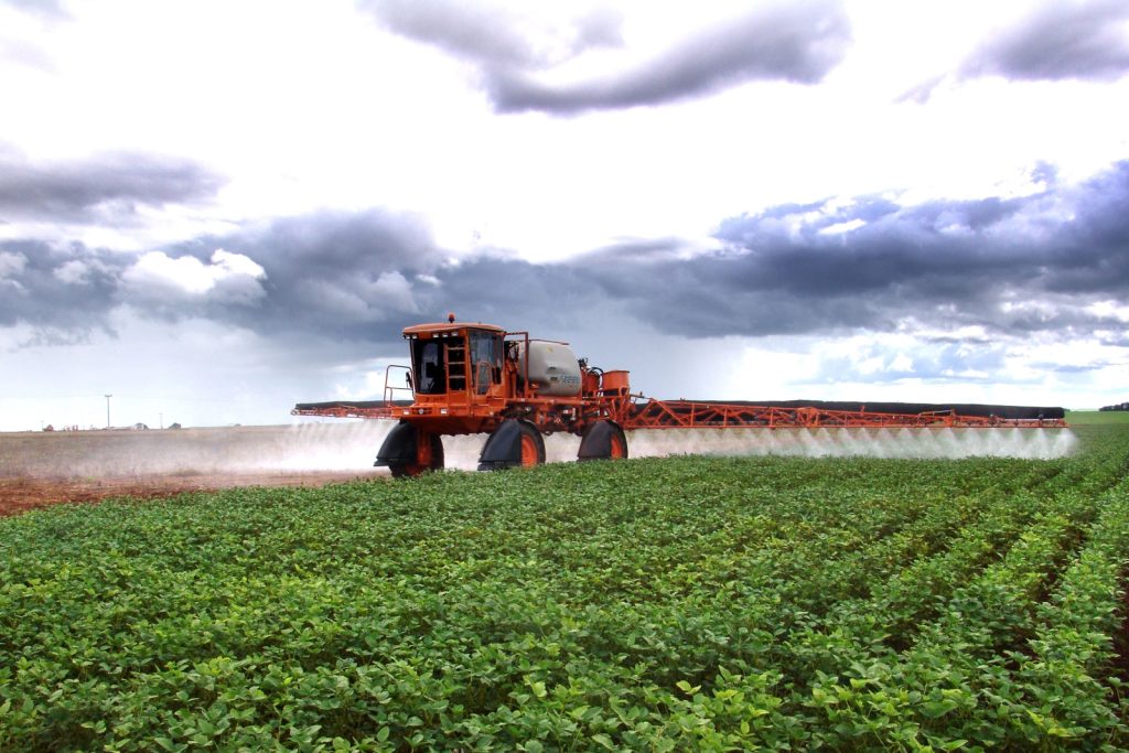 Gigantes do agro fecham parceria de US$ 200 mi em herbicidas para milho e soja