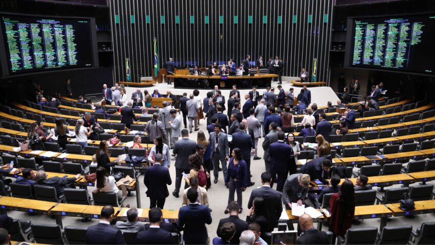Governo retira urgência de PL da jornada de 40h e relator deve mudar