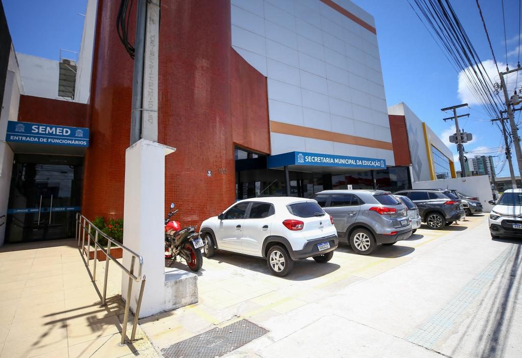 Operação da Polícia Civil apreende R$ 240 mil e Prefeitura de Aracaju afasta servidor da Semed