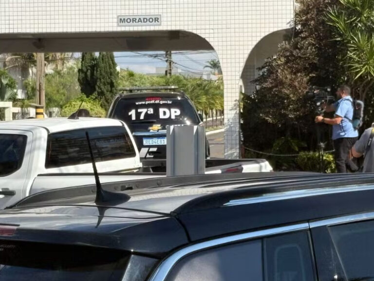 Arma apreendida em blitz leva Bolsonaro a depor à Polícia Civil no DF; Moraes decide sobre prisão domiciliar nesta quinta