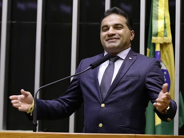 PF apreende dinheiro vivo na casa do deputado Josimar Maranhãozinho em operação contra o ‘Orçamento Secreto’