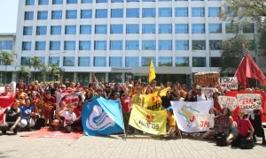 Estudantes da USP encerram greve de quase dois meses após assembleia