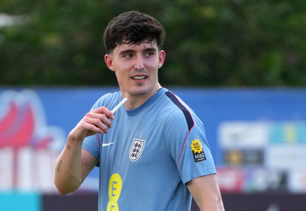 Inglaterra pode perder lateral Livramento antes da estreia no Mundial