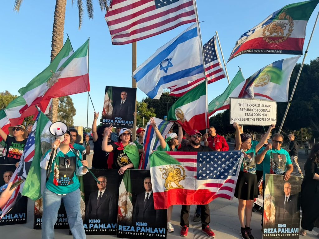 iranianos-nos-eua-protestam-contra-sele-o-do-ir-na-copa-do-m-20260615
