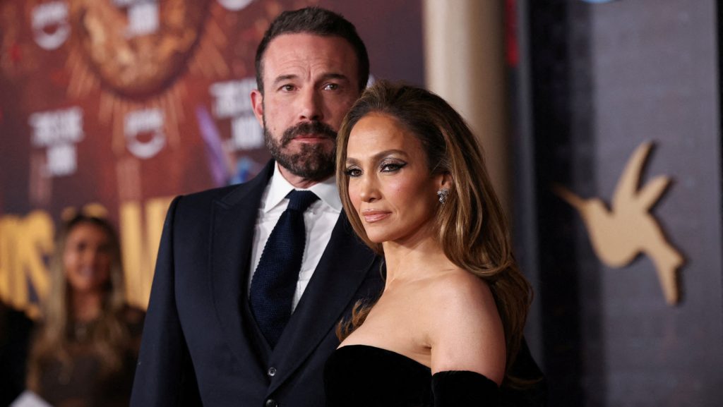 Jennifer Lopez revela que criou filhos gêmeos sozinha e celebra aprovação na universidade