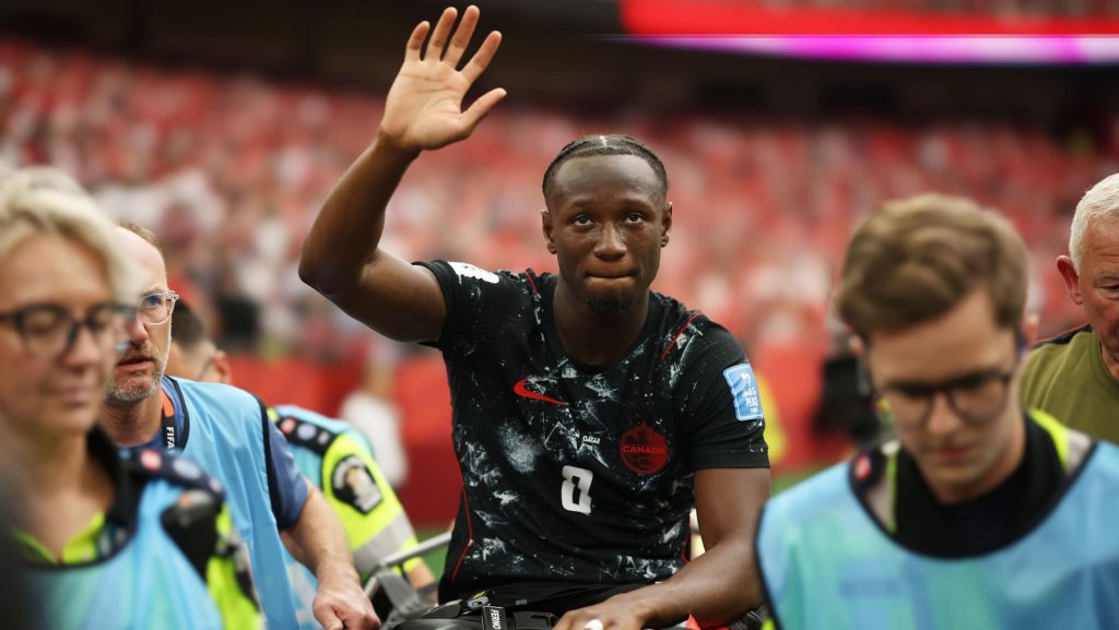 Jogador do Catar visita canadense após grave lesão na Copa do Mundo