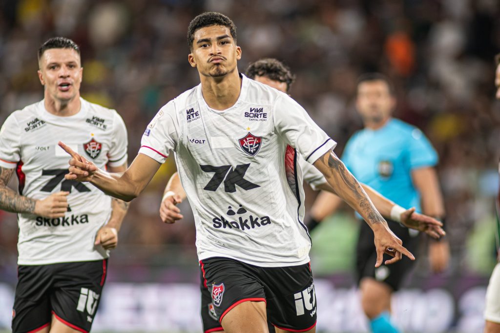 Kayzer e Renê lideram bolão Ba-Vi após acertarem empate do Brasil