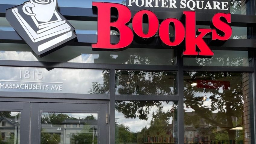 Livraria Inova com Seção de Resenhas para Preencher Lacuna da Mídia