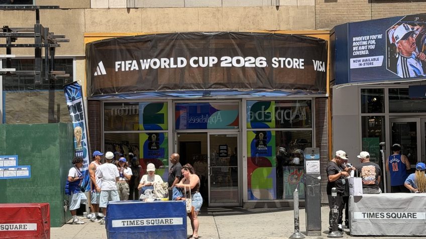 Loja oficial da Copa em NY não tem camisa do Brasil à venda