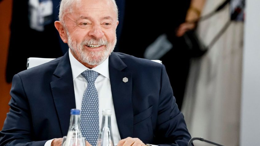 Lula inaugura hospital em MG e anuncia investimentos no SUS