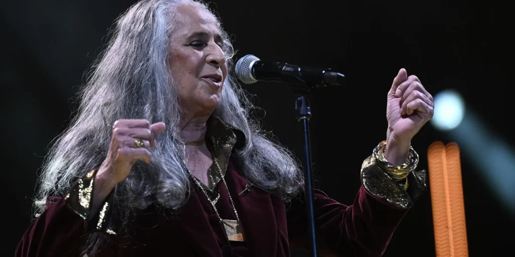 Maria Bethânia celebra 80 anos como ícone da música brasileira